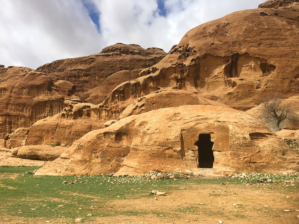 Old houses between Petra and Little Petra